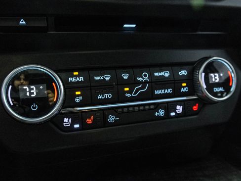 Used 2018 Ford Expedition Limited w/ Equipment Group 302A AWD/4WD image 31