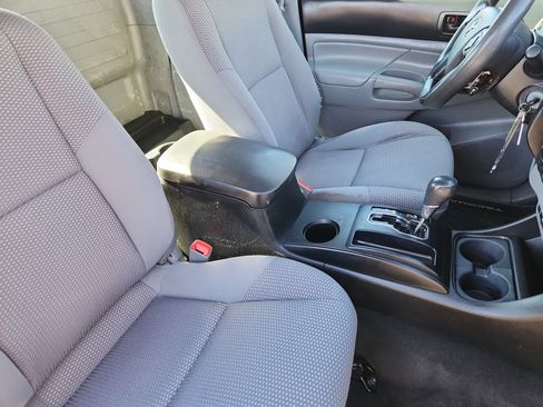 Used 2015 Toyota Tacoma 2WD Access Cab image 12