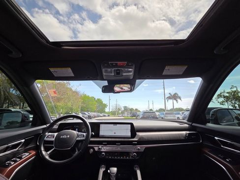 Used 2024 Kia Telluride EX w/ EX Captain's Chair Package image 22