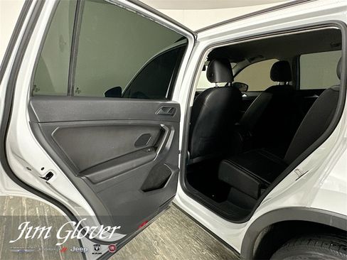 Used 2021 Volkswagen Tiguan SE image 13