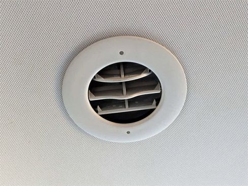 Used 2019 Chevrolet Traverse LT image 18