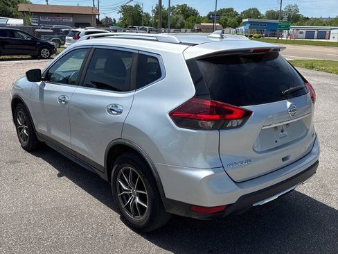 Used 2018 Nissan Rogue SV FWD image 3