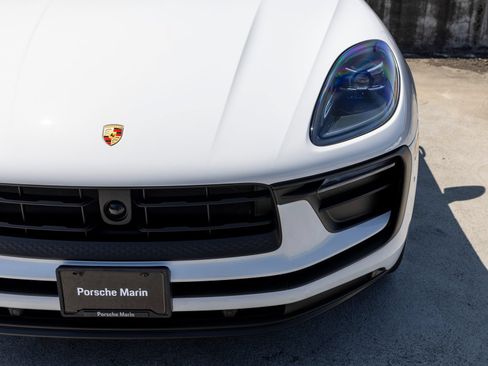 Certified 2026 Porsche Macan AWD/4WD image 16
