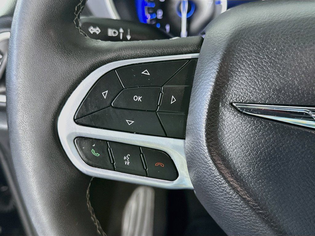 Used 2025 Chrysler Pacifica Select FWD image 23