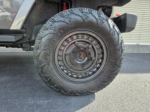 Used 2014 Jeep Wrangler Unlimited Sahara w/ Dual Top Group image 27