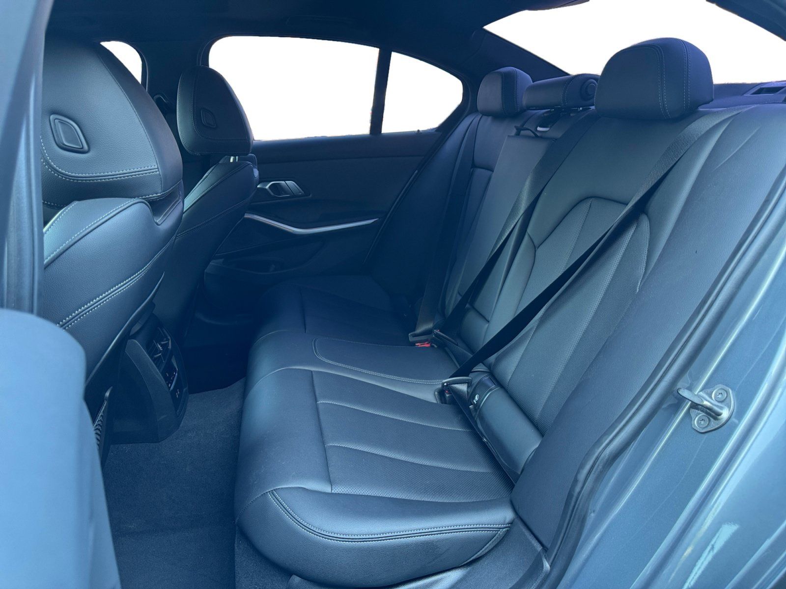 Used 2023 BMW 330i Sedan w/ Convenience Package RWD image 13