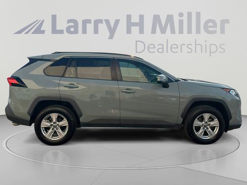 Used 2021 Toyota RAV4 XLE w/ Convenience Package FWD image 6
