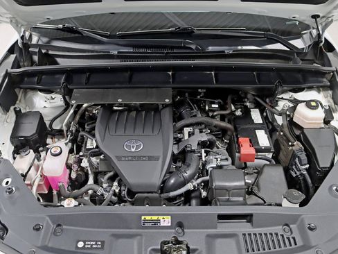 Used 2024 Toyota Highlander XLE AWD/4WD image 37