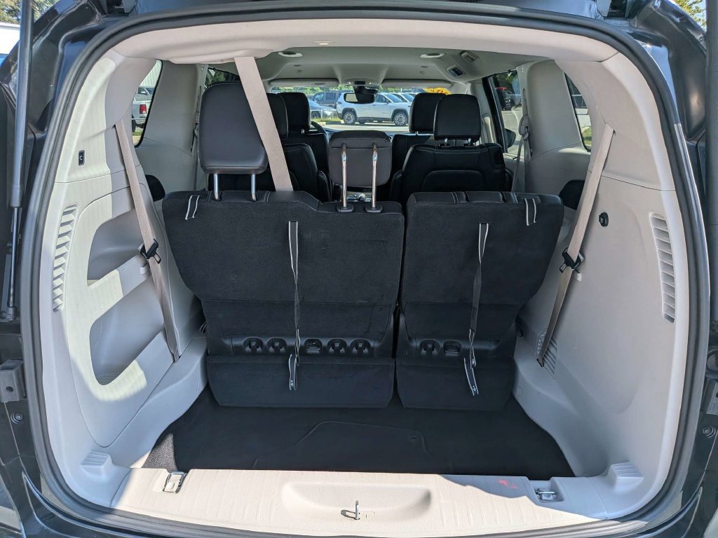 Used 2024 Chrysler Pacifica Touring-L FWD image 6