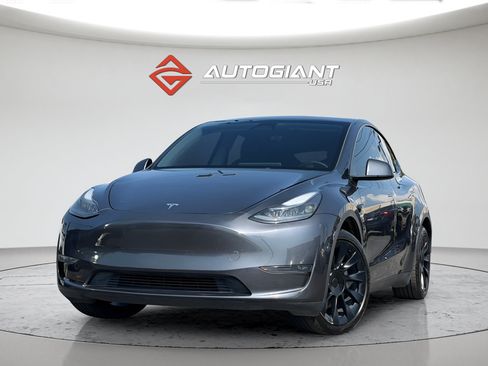 Used 2024 Tesla Model Y Long Range AWD/4WD image 1