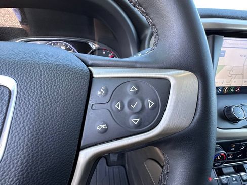 Used 2023 GMC Acadia Denali w/ Denali Ultimate Package AWD/4WD image 40
