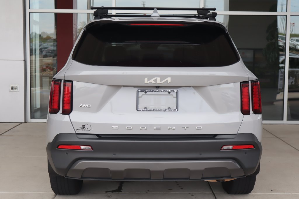 Used 2022 Kia Sorento S w/ Panoramic Sunroof Package AWD/4WD image 7