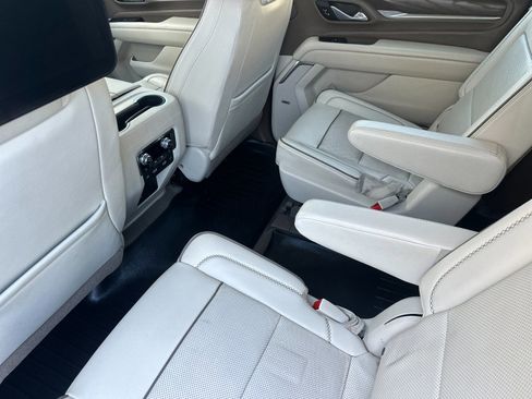Used 2021 GMC Yukon XL Denali w/ Denali Premium Package AWD/4WD image 13