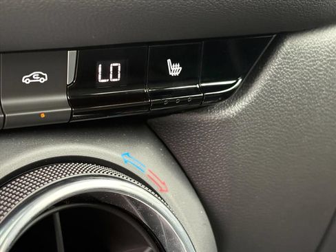 Used 2024 Chevrolet Blazer LT w/ Sound & Technology Package FWD image 16
