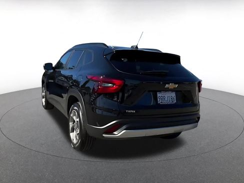 Used 2025 Chevrolet Trax LT image 11