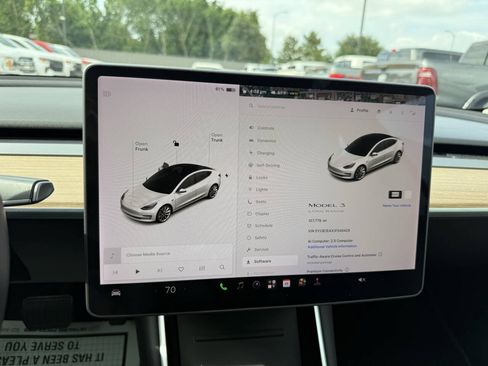 Used 2018 Tesla Model 3 Long Range RWD image 25