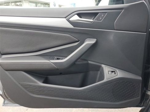 Certified 2025 Volkswagen Jetta Sport image 29