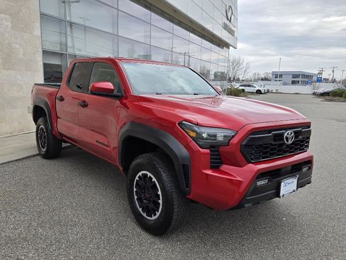 Used 2024 Toyota Tacoma TRD Off-Road AWD/4WD image 14