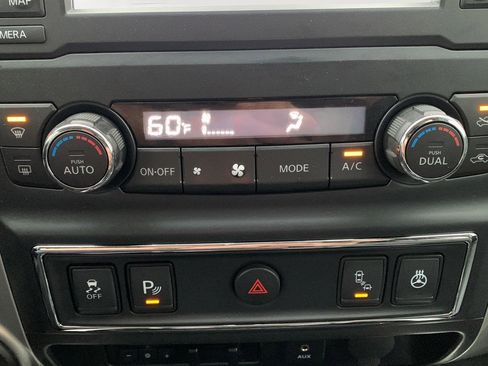 Used 2018 Nissan Titan PRO-4X w/ Pro-4x Convenience Package image 9