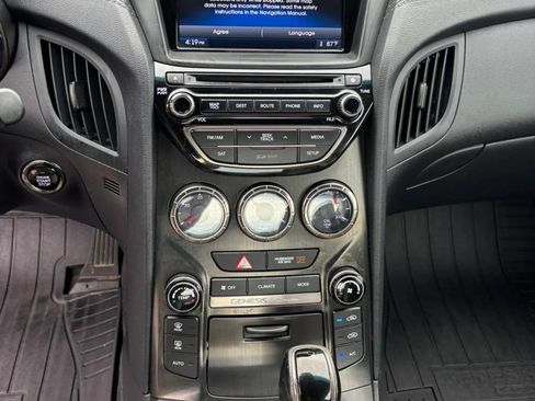 Used 2014 Hyundai Genesis 2.0T RWD image 10