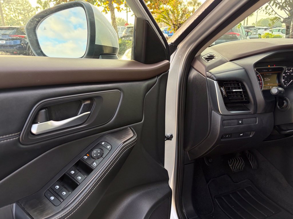 Certified 2022 Nissan Rogue SV w/ SV Premium Package FWD image 12