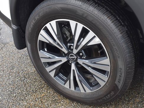 Used 2023 Nissan Rogue SV FWD image 13