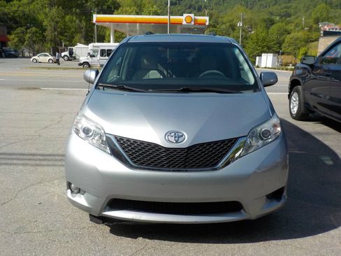 Used 2014 Toyota Sienna XLE AWD/4WD image 7