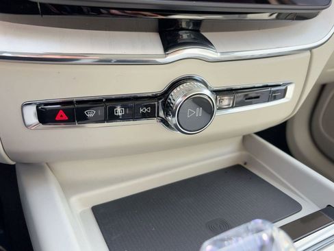 New 2026 Volvo XC60 B5 Ultra w/ Climate Package image 17