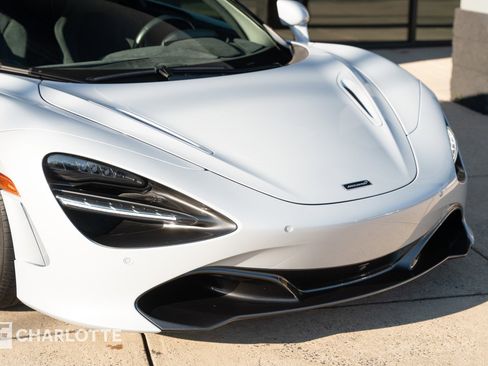 Used 2020 McLaren 720S Spider image 2