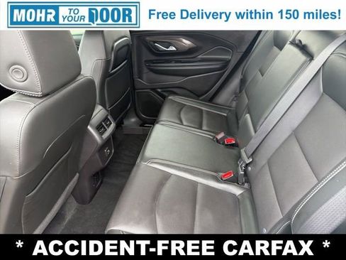 Used 2024 GMC Terrain SLT image 33