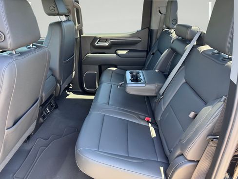 Used 2024 GMC Sierra 1500 SLT AWD/4WD image 19