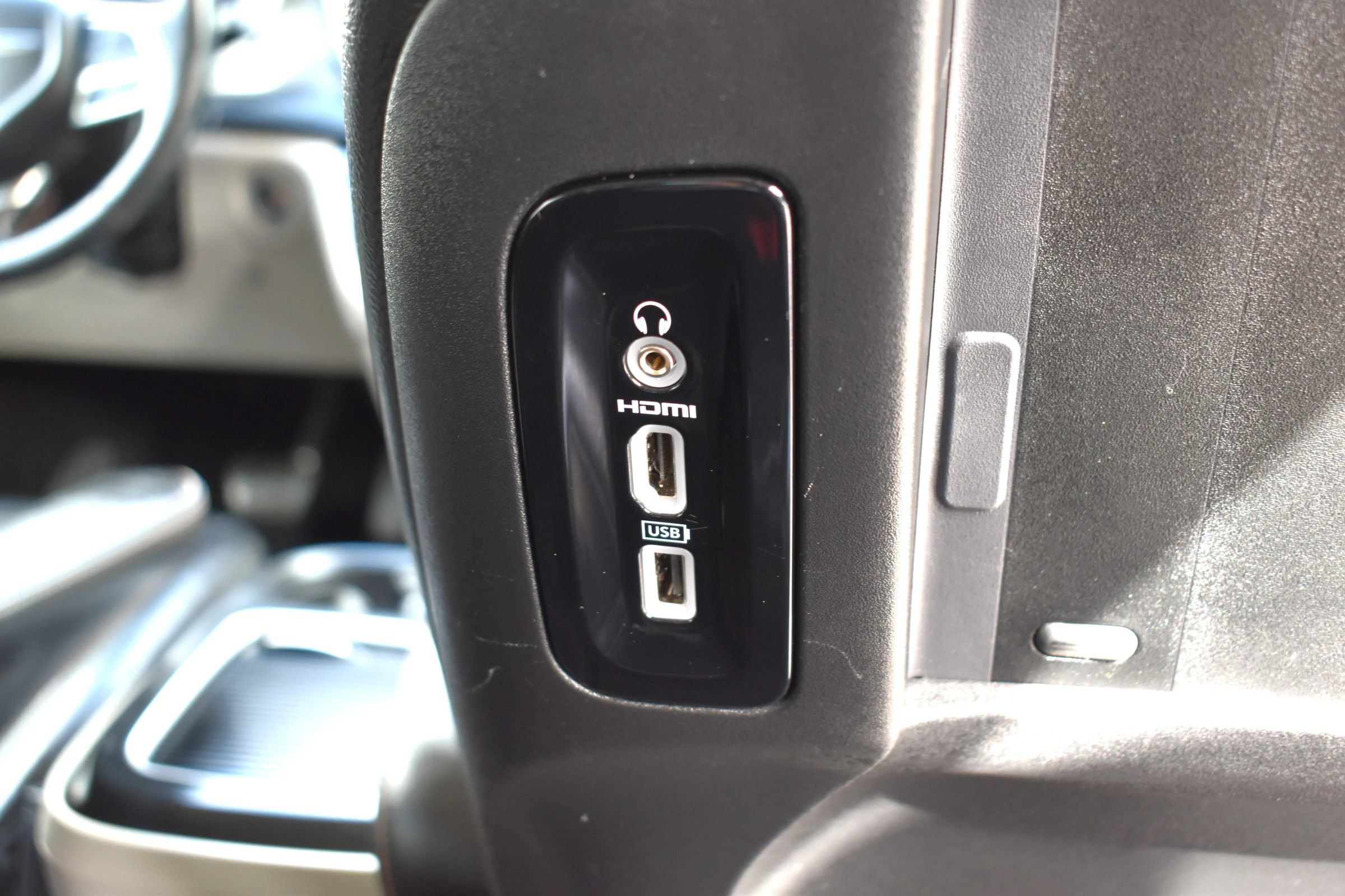 Used 2020 Chrysler Pacifica Touring-L Plus w/ Tire & Wheel Group FWD image 38