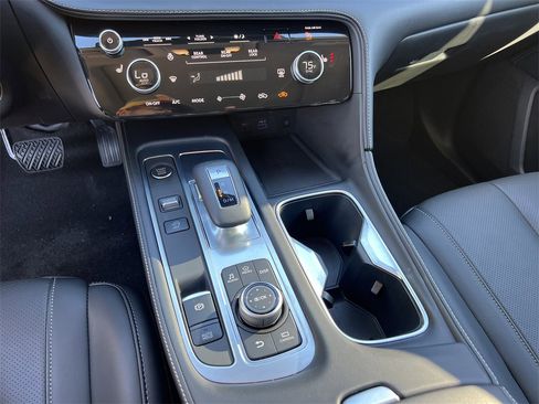 Certified 2025 INFINITI QX60 Pure image 28