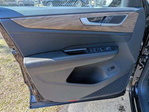 New 2026 Volkswagen Atlas SE image 11