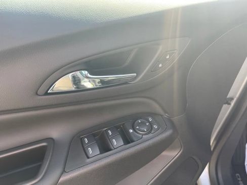Used 2023 Chevrolet Equinox LT FWD image 16