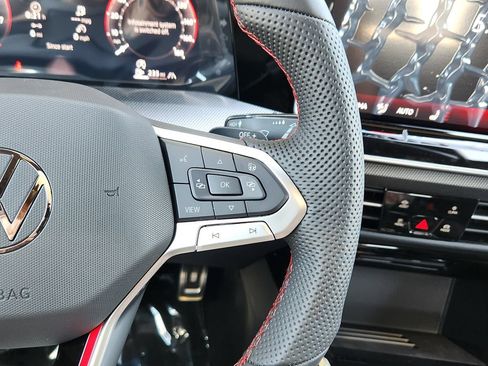 New 2026 Volkswagen GTI SE FWD image 17