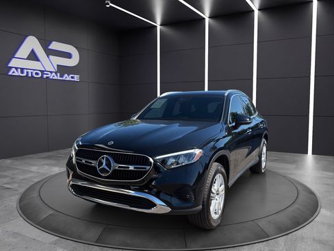 Used 2023 Mercedes-Benz GLC 300 4MATIC image 1