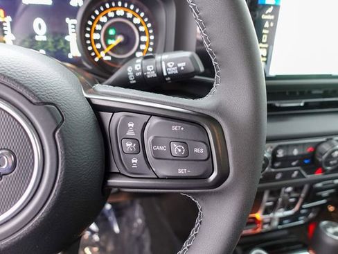 New 2026 Jeep Wrangler Unlimited Rubicon w/ Technology Group image 18