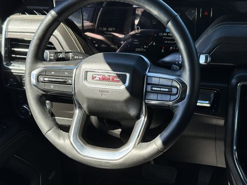 Used 2025 GMC Yukon Elevation image 19