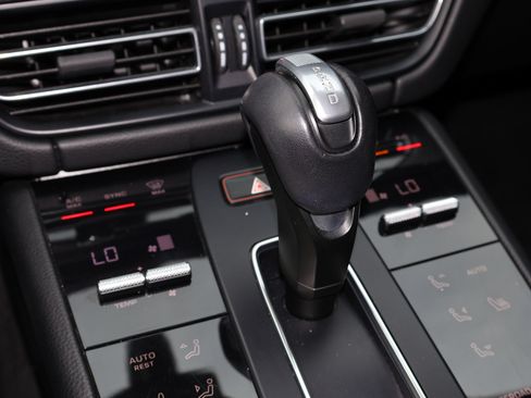 Certified 2023 Porsche Macan Turbo AWD/4WD image 28