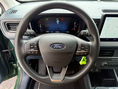 Used 2025 Ford Maverick XL image 2