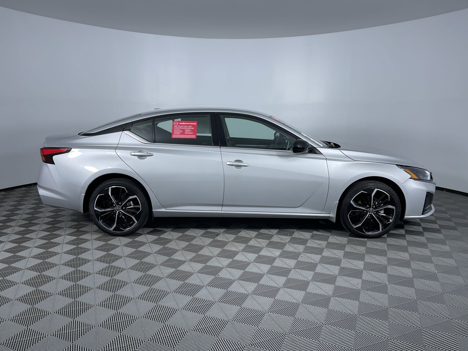 Certified 2025 Nissan Altima 2.5 SR AWD/4WD image 10