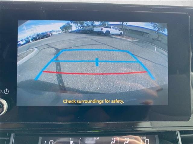 Used 2025 Toyota Sienna LE FWD image 13