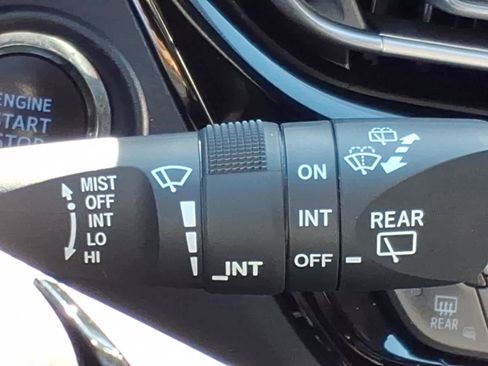 Used 2022 Toyota C-HR XLE image 15