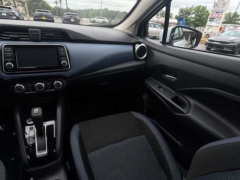 Used 2025 Nissan Versa SV FWD image 34
