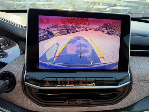 Used 2023 Jeep Compass Sport image 21