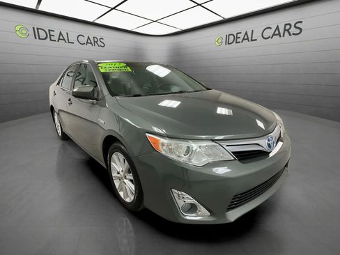 Used 2012 Toyota Camry XLE w/ Leather Pkg FWD image 3