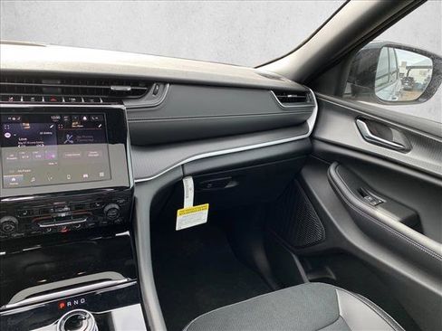 New 2025 Jeep Grand Cherokee Altitude image 22