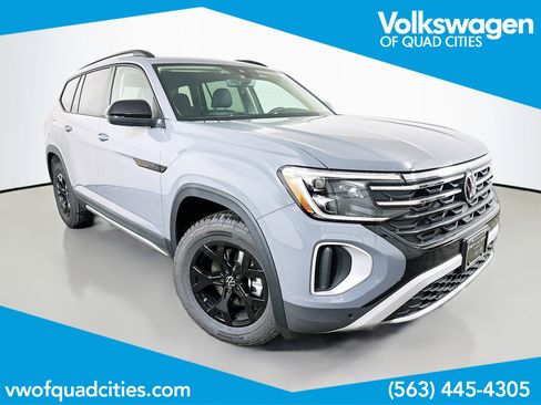 New 2026 Volkswagen Atlas Peak Edition AWD/4WD image 1