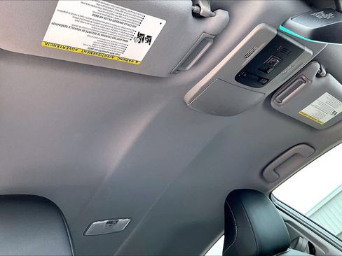 Used 2023 Toyota Camry SE image 15